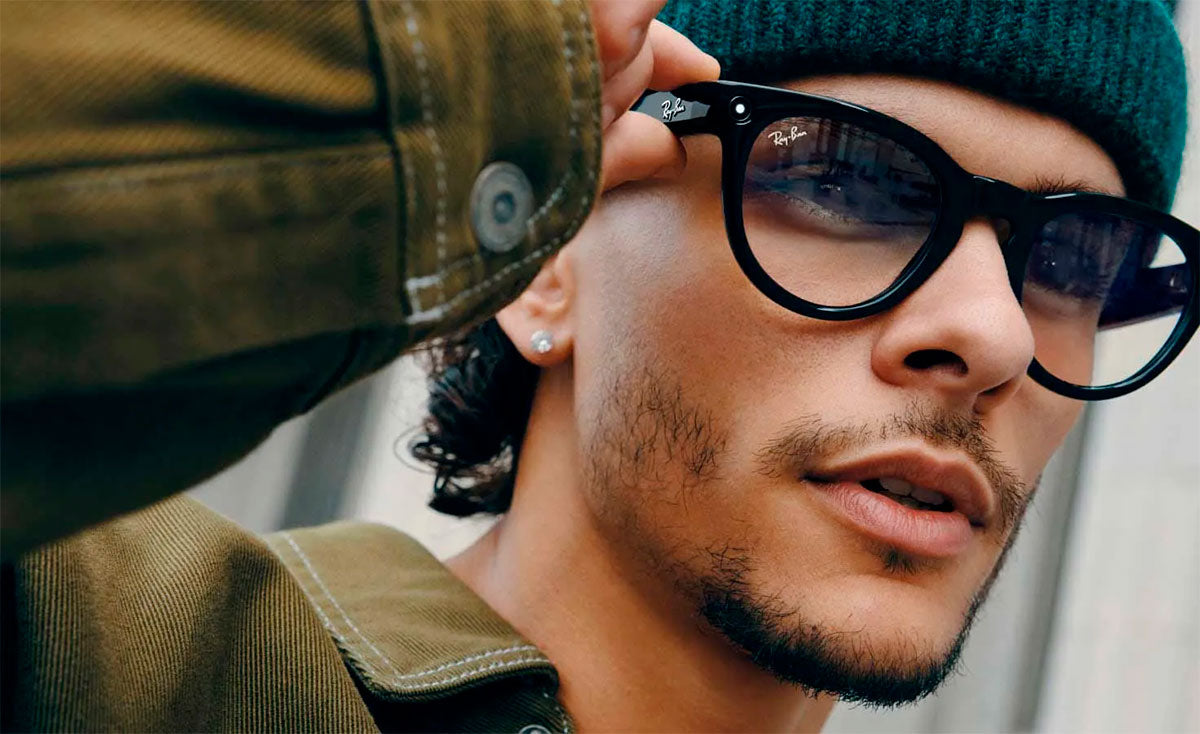 Modelo usando los Rayban Meta