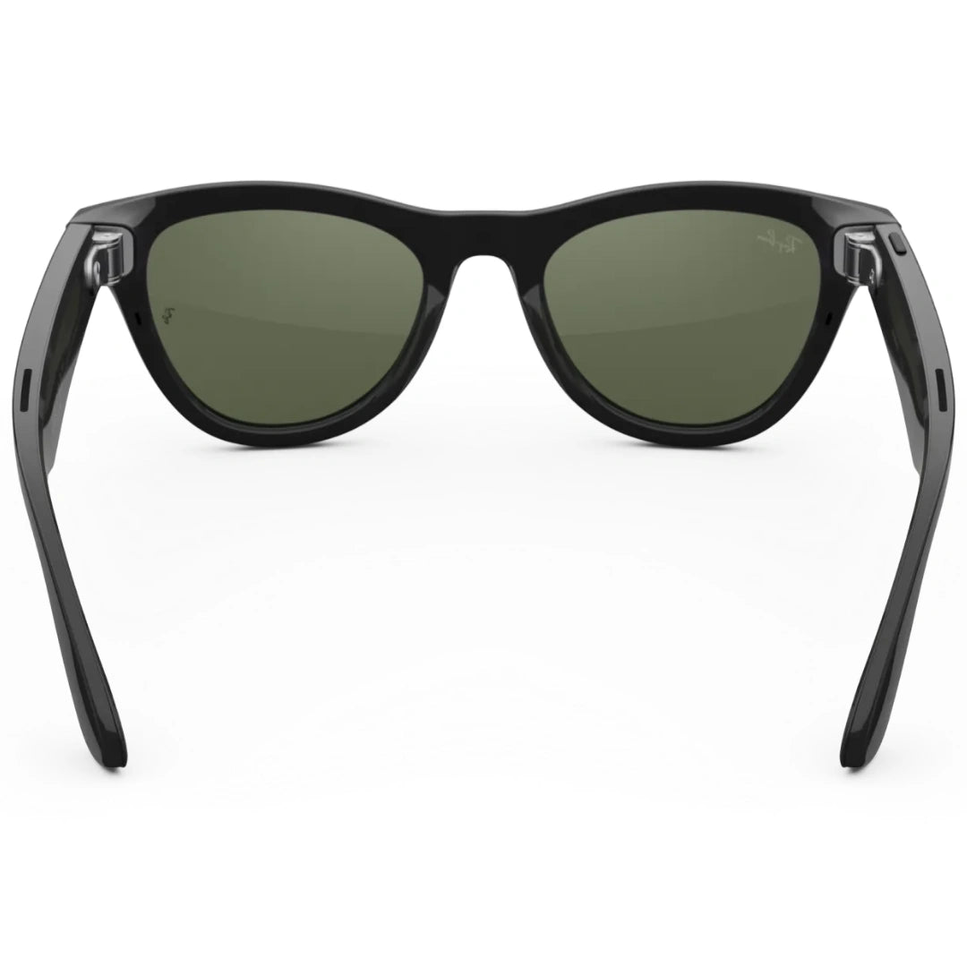Gafas inteligentes Ray-Ban Meta Wayfarer negras. Vista desde atrás mostrando lentes verdes, montura y patillas abiertas.