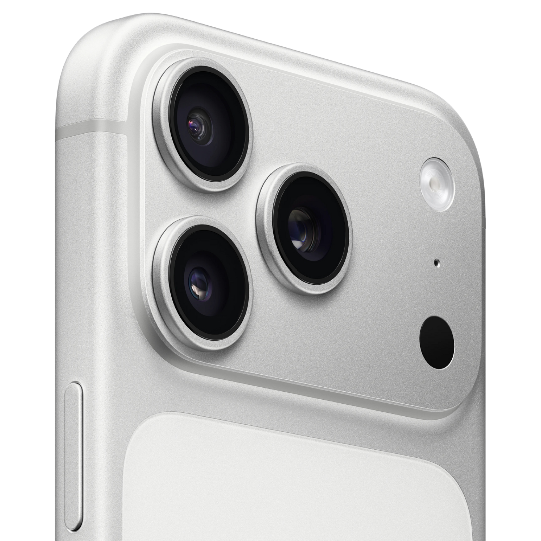 Primer plano del módulo de triple cámara trasera, flash y sensor LiDAR del iPhone 17 Pro en color blanco o plata, con acabado mate.