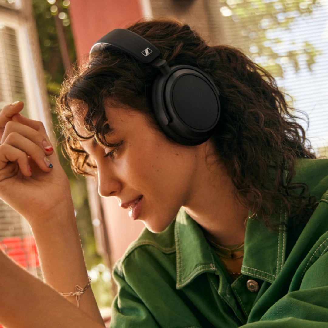 Sennheiser ACCENTUM plus Wireless Auriculares Con Bluetooth - Audio Función De Carga Rápida, Autonomía De 50 Horas Y Cancelación De Ruido Activa Híbrida Adaptativa - Blanco (falta multiLocations)