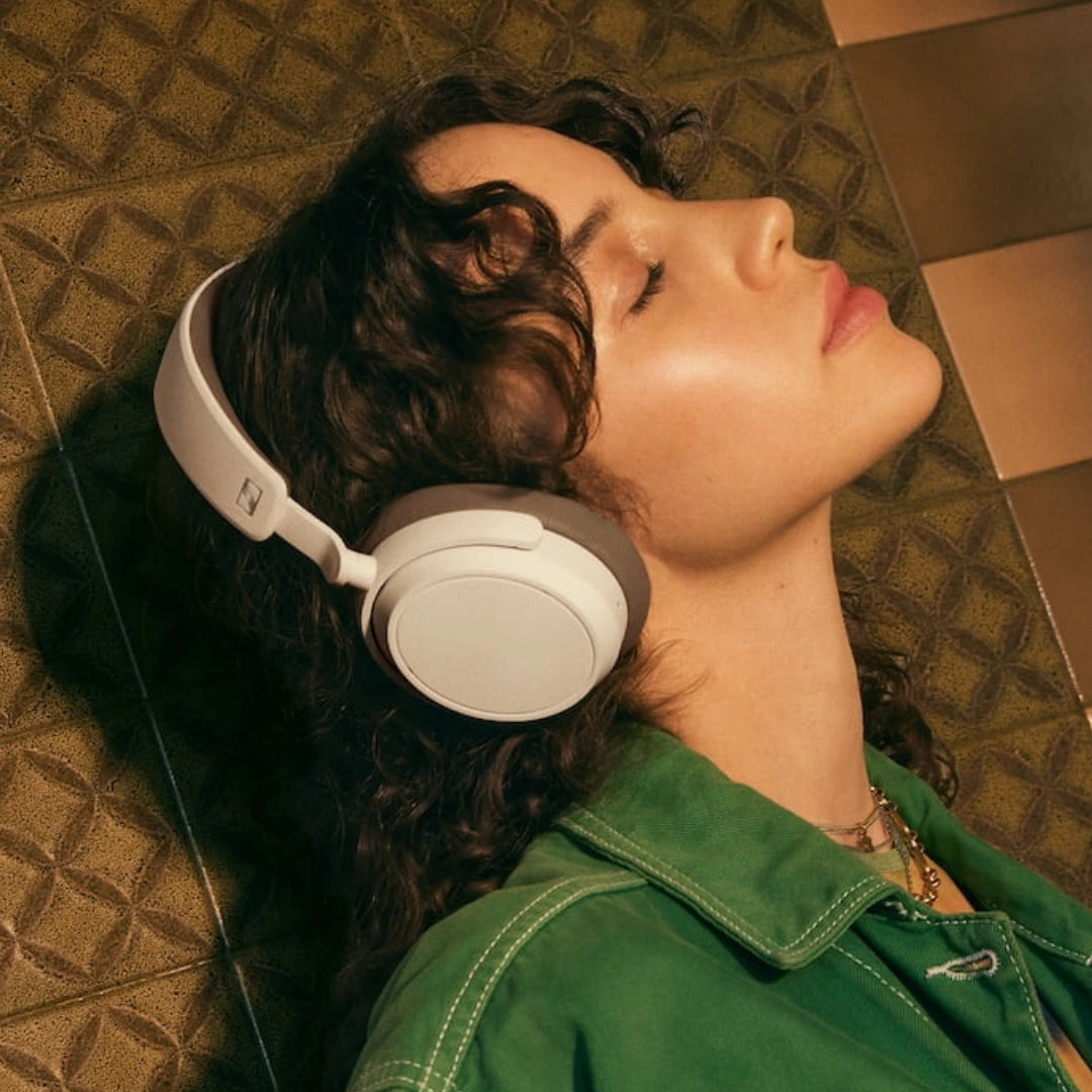 Sennheiser ACCENTUM plus Wireless Auriculares Con Bluetooth - Audio Función De Carga Rápida, Autonomía De 50 Horas Y Cancelación De Ruido Activa Híbrida Adaptativa - Blanco (falta multiLocations)