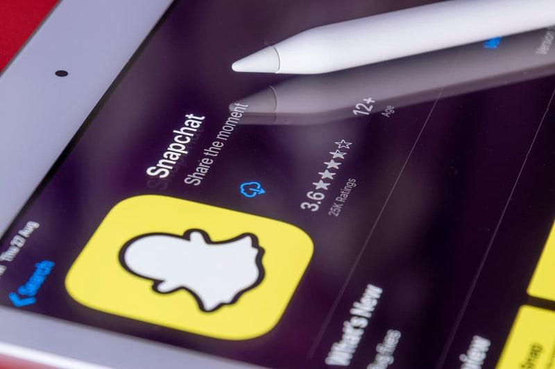 Snapchat pone a un click de tu smartphone su chat bot My AI y gratis